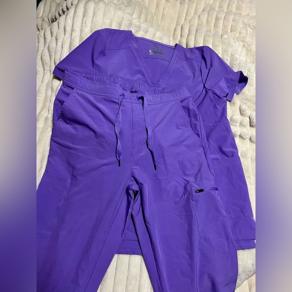NWOT Bright Lavender Purple ADAR Scrub Set - Picture 5 of 12